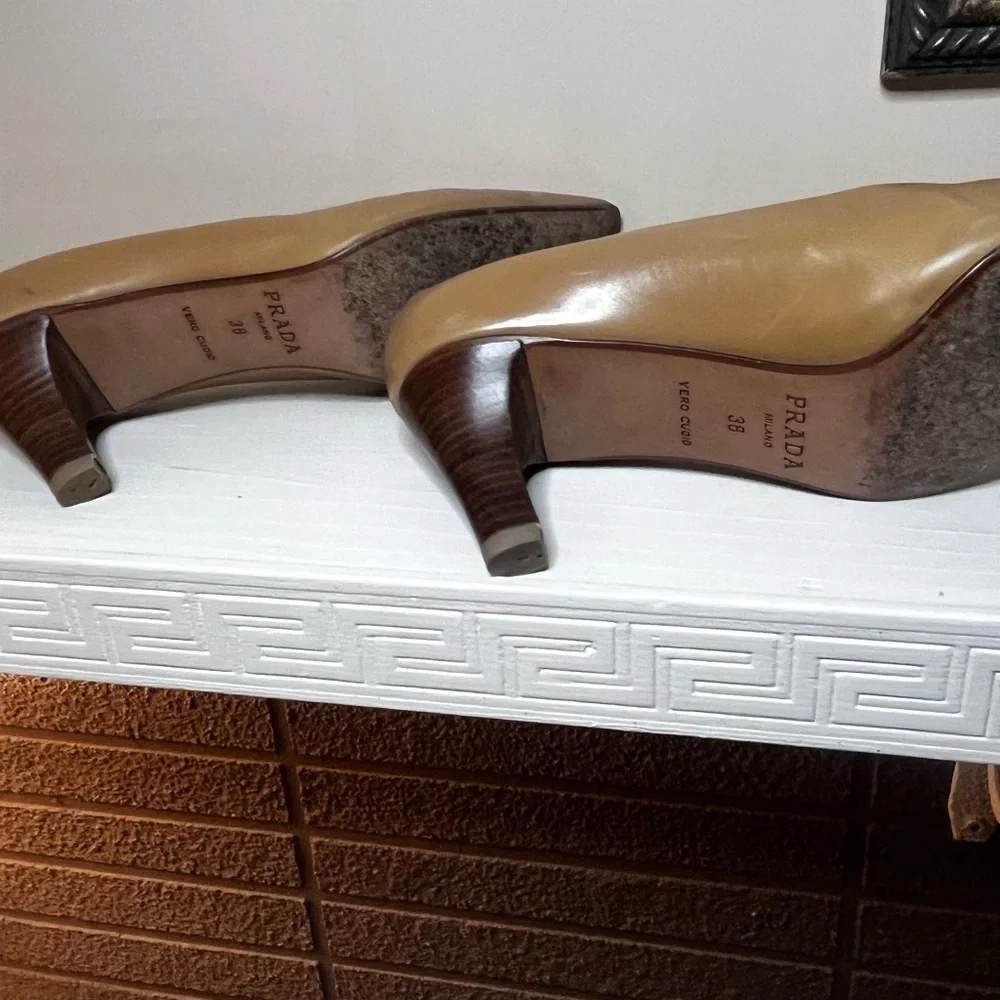 Prada Women's Brown Leather Heels - Picture 5 of 6